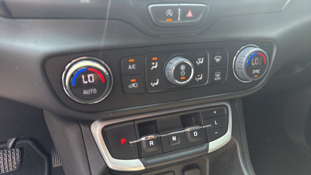 Used 2022 GMC Terrain SLT w/ Elevation Edition FWD image 12