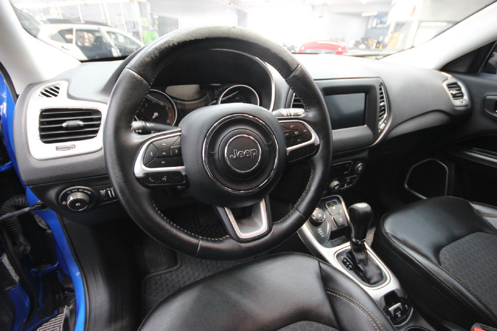 Used 2019 Jeep Compass Latitude w/ Cold Weather Group AWD/4WD image 14