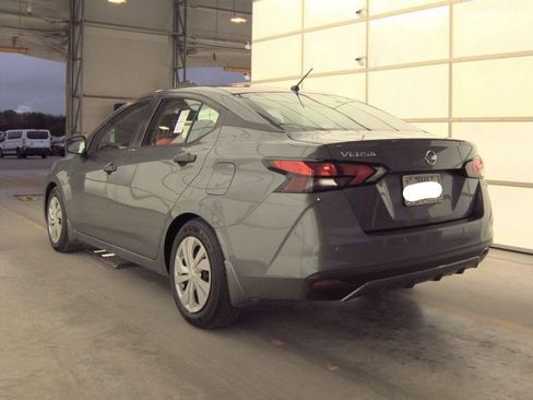 Used 2021 Nissan Versa S FWD image 3