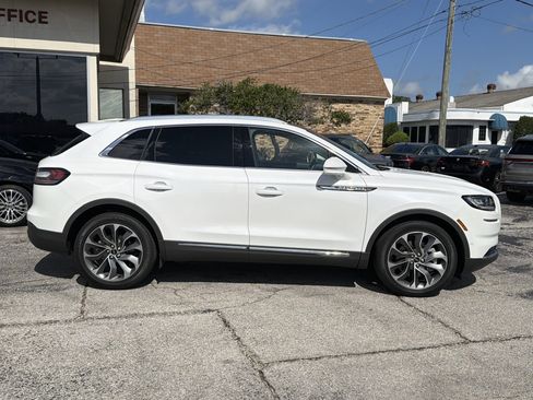 Used 2022 Lincoln Nautilus Reserve FWD image 2