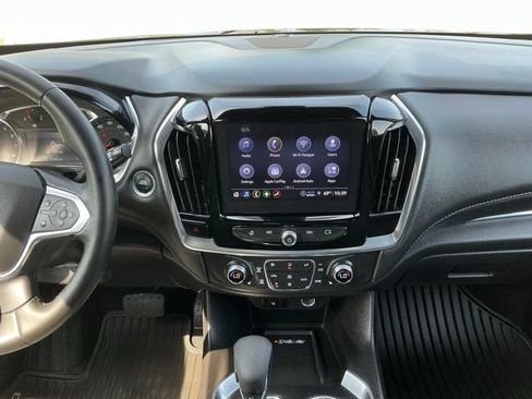 Used 2023 Chevrolet Traverse LT FWD image 25