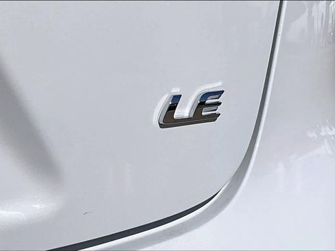 Used 2022 Toyota Corolla LE image 10