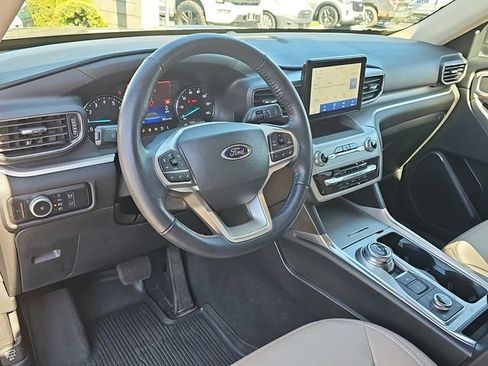 Used 2022 Ford Explorer XLT w/ Equipment Group 202A image 17