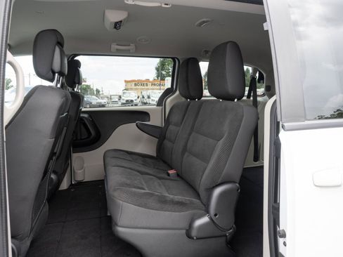 Used 2018 Dodge Grand Caravan SE w/ UConnect Hands-Free Group FWD image 21