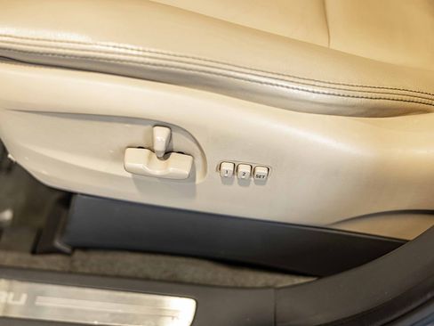 Used 2010 Subaru Tribeca Limited image 25