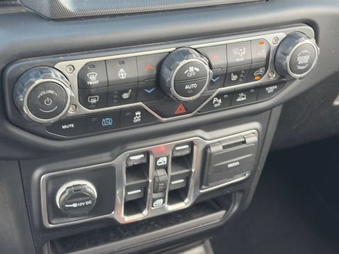 Used 2021 Jeep Wrangler Unlimited Sahara w/ Cold Weather Group AWD/4WD image 23