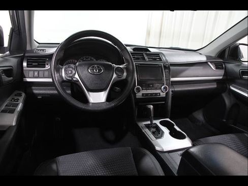 Used 2013 Toyota Camry SE image 6