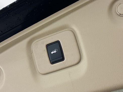 Used 2017 Nissan Pathfinder Platinum w/ Family Entertainment Package image 33