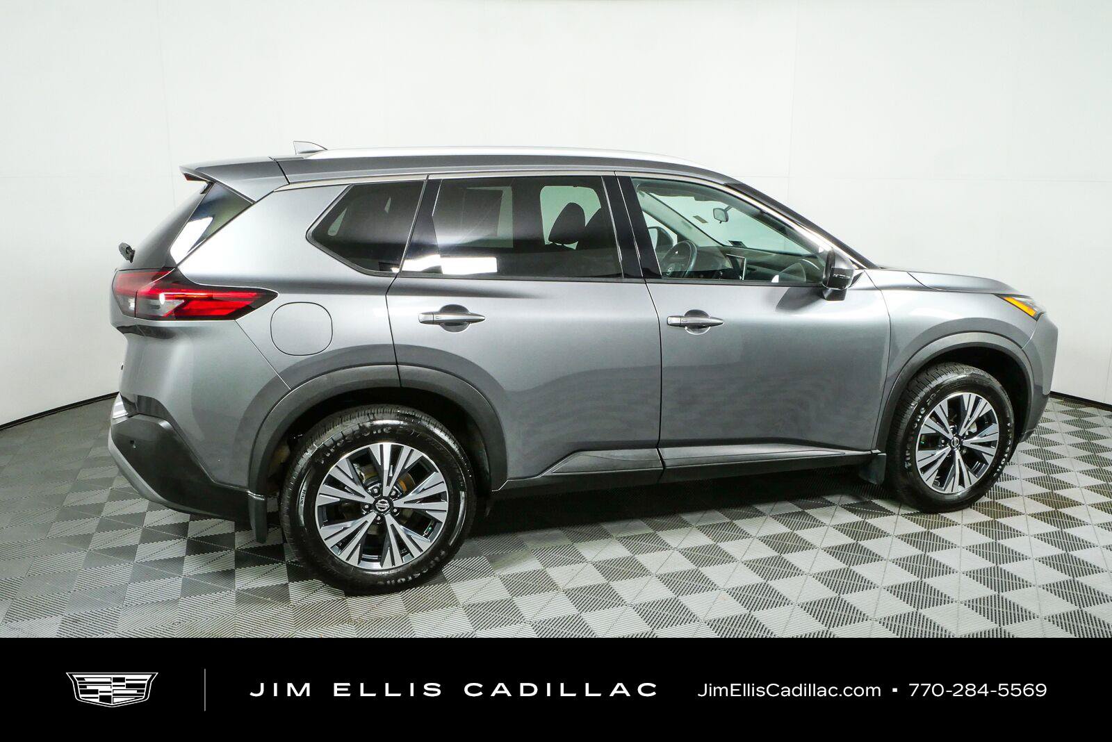Used 2021 Nissan Rogue SV w/ Premium Package FWD image 2
