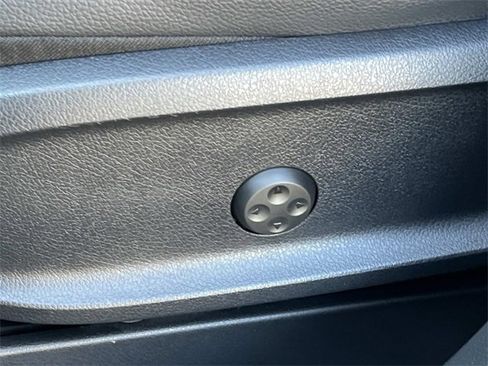 Used 2024 Mercedes-Benz GLB 250 image 33