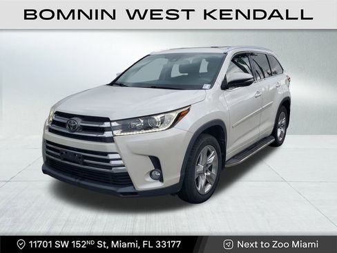 Used 2017 Toyota Highlander Limited image 3