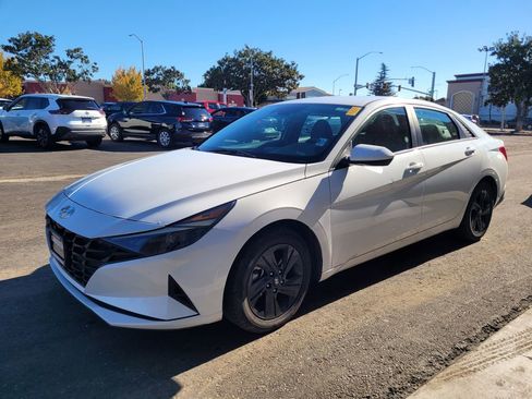 Used 2023 Hyundai Elantra SEL image 7
