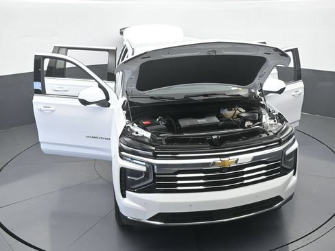 Used 2025 Chevrolet Suburban LT RWD image 78