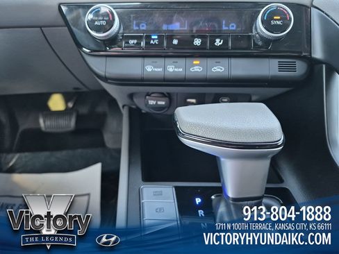 Used 2024 Hyundai Elantra SEL FWD image 17