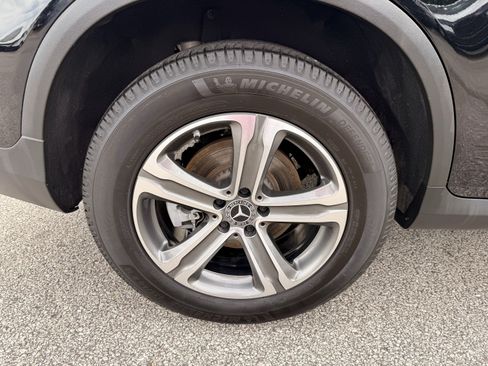 Used 2019 Mercedes-Benz GLC 300 4MATIC image 17