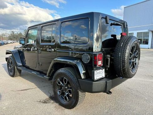 Used 2017 Jeep Wrangler Unlimited Sahara AWD/4WD image 5