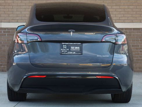 Used 2022 Tesla Model Y Long Range AWD/4WD image 7