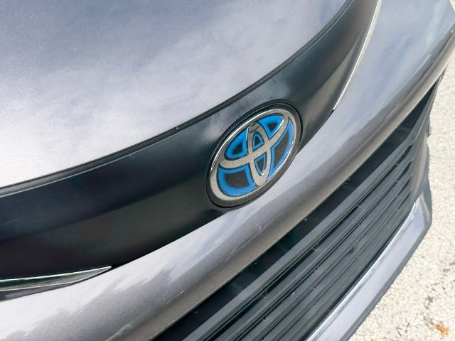 Used 2024 Toyota Sienna XLE w/ XLE Plus Package FWD image 14