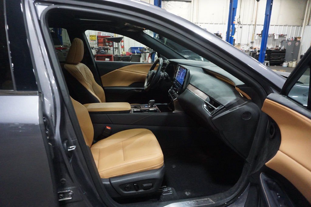 Used 2023 Lexus RX 350 Premium w/ Cold Area Package AWD/4WD image 18