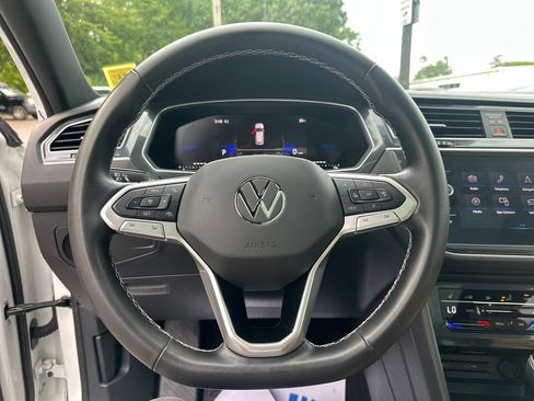 Certified 2024 Volkswagen Tiguan SE AWD/4WD image 12
