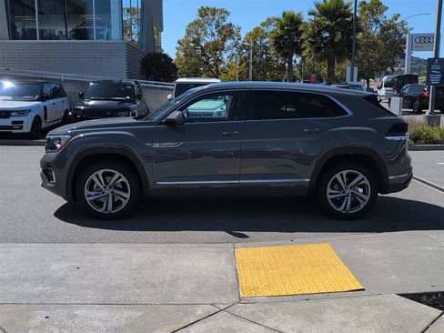 Used 2024 Volkswagen Atlas Cross Sport SEL R-Line AWD/4WD image 10