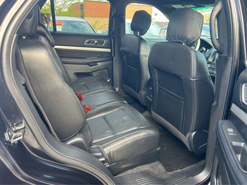 Used 2017 Ford Explorer XLT w/ Equipment Group 202A AWD/4WD image 25