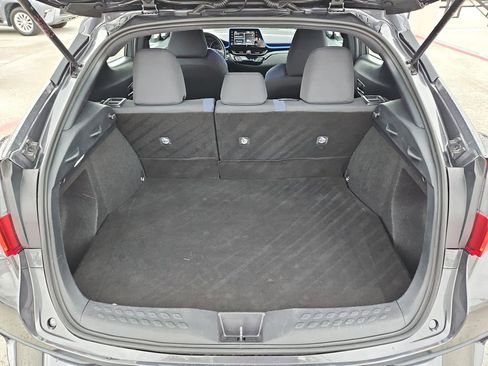 Used 2020 Toyota C-HR XLE image 18