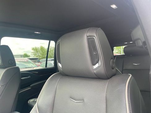 Used 2023 Cadillac Escalade ESV Premium Luxury AWD/4WD image 21