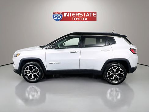 Used 2025 Jeep Compass Limited image 4