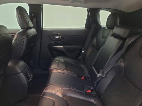 Used 2020 Jeep Cherokee Latitude Plus image 18