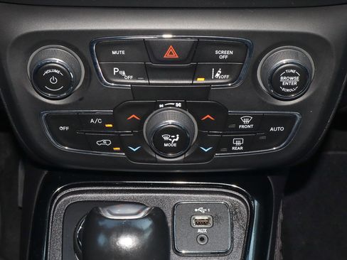 Used 2021 Jeep Compass Limited w/ Elite Interior Group image 23