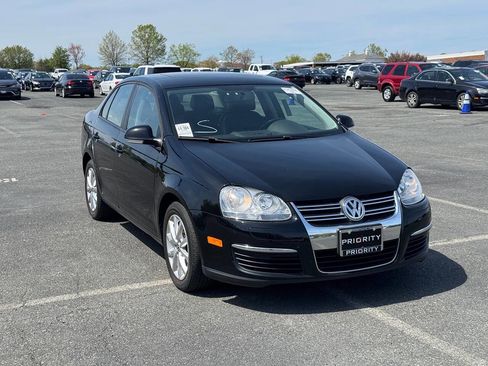 Used 2010 Volkswagen Jetta SE image 1