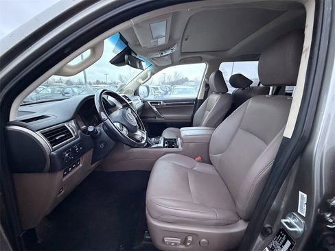Used 2021 Lexus GX 460 Premium w/ Premium Package image 3