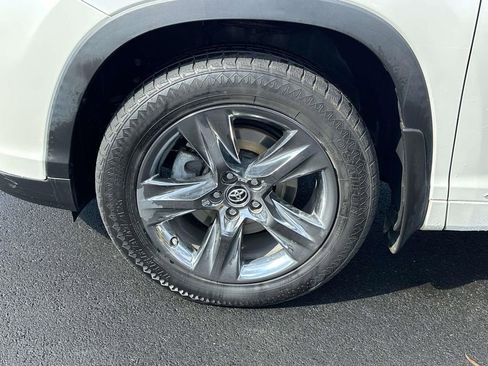 Used 2018 Toyota Highlander Limited Platinum image 29