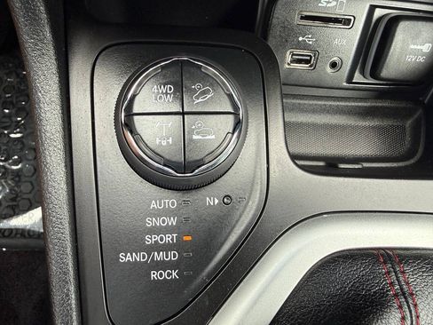 Used 2018 Jeep Cherokee Trailhawk w/ Comfort/Convenience Group AWD/4WD image 46