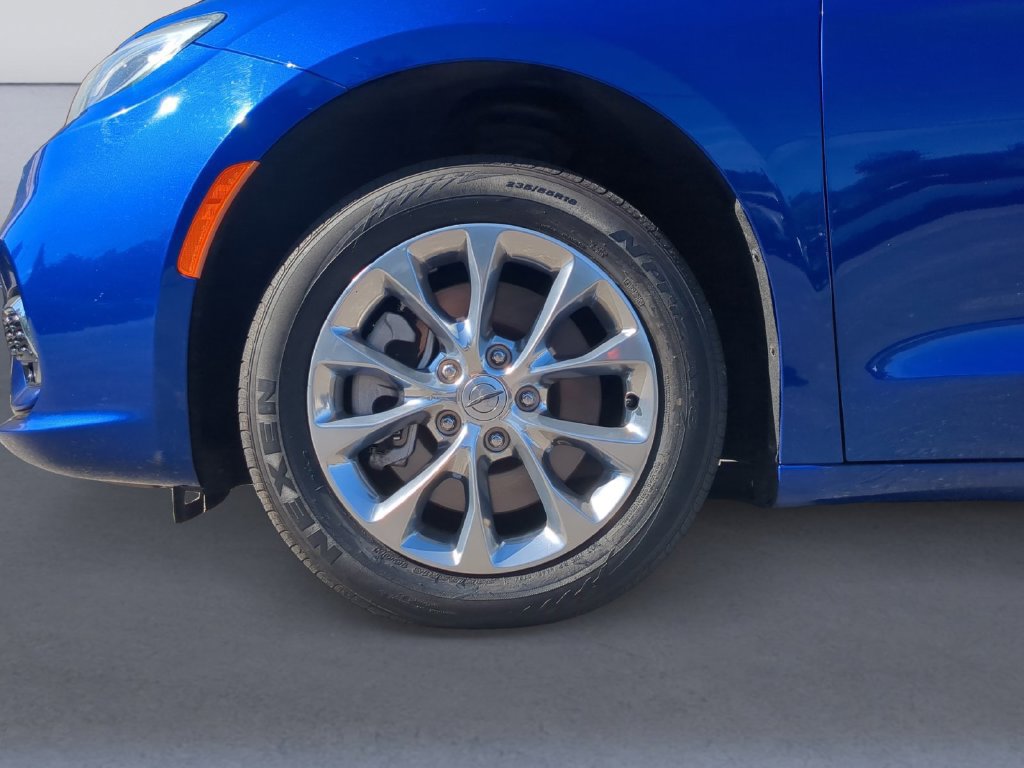 Used 2021 Chrysler Pacifica Touring-L AWD/4WD image 11