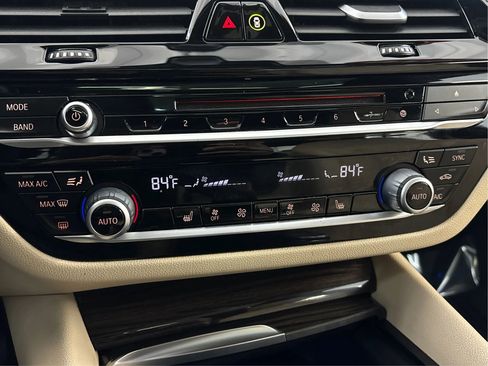 Used 2019 BMW 530i 530i Sedan 4D w/ Convenience Package image 38