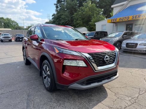Used 2022 Nissan Rogue SV w/ SV Premium Package FWD image 2