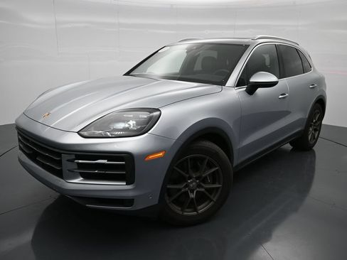 Certified 2025 Porsche Cayenne AWD/4WD image 1