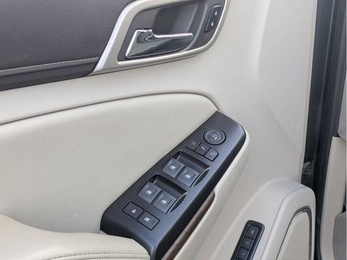 Used 2020 GMC Yukon Denali w/ Denali Premium Package image 13