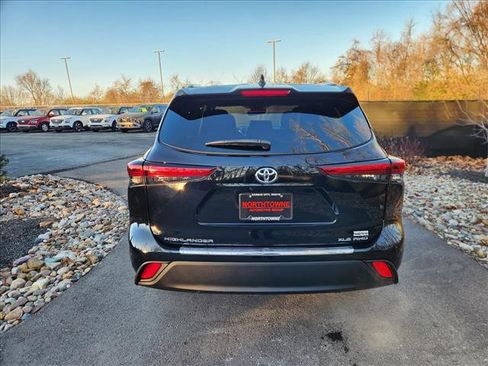 Used 2023 Toyota Highlander XLE image 4