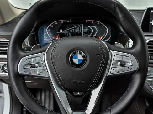 Used 2022 BMW 750i xDrive w/ Executive Package AWD/4WD image 25