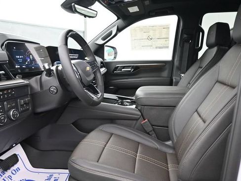 New 2026 Chevrolet Suburban High Country AWD/4WD image 14