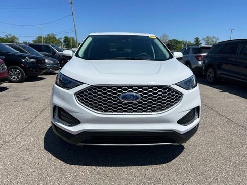 Certified 2024 Ford Edge SEL w/ Convenience Package AWD/4WD image 2