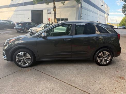 Used 2022 Kia Niro EX w/ Cold Weather Package FWD image 7
