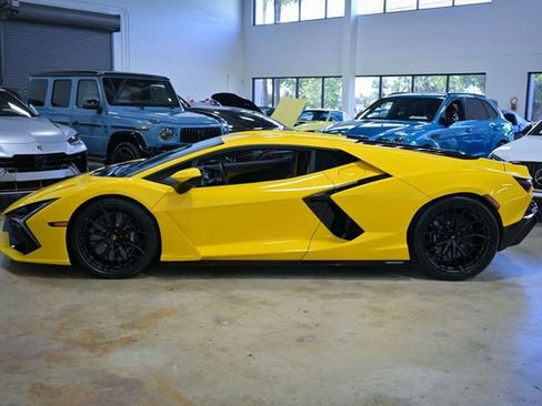 Used 2024 Lamborghini Revuelto AWD/4WD image 9