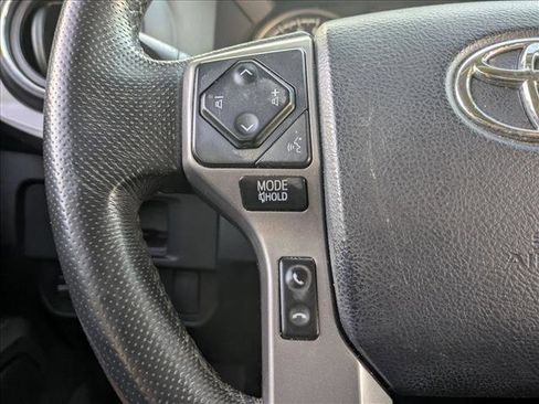 Used 2017 Toyota Tacoma TRD Off-Road image 10