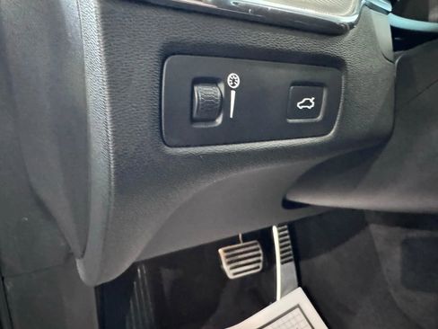 Used 2019 Volvo XC60 T5 R-Design w/ Protection Package Premier image 25