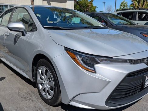Used 2025 Toyota Corolla LE FWD image 5