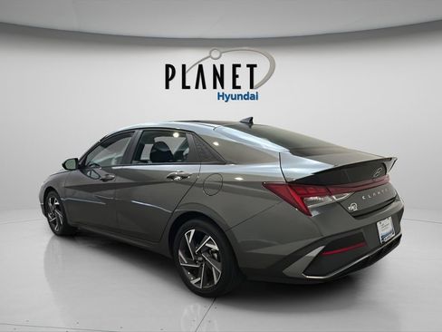 Used 2025 Hyundai Elantra SEL FWD image 4